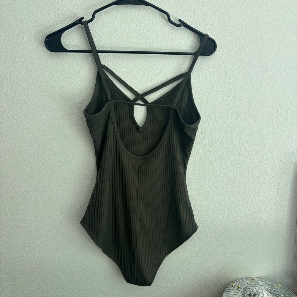 Charlotte Russe Olive Green Ribbed Strappy Keyhole Bodysuit Snap Crotch Size S - Picture 7 of 9